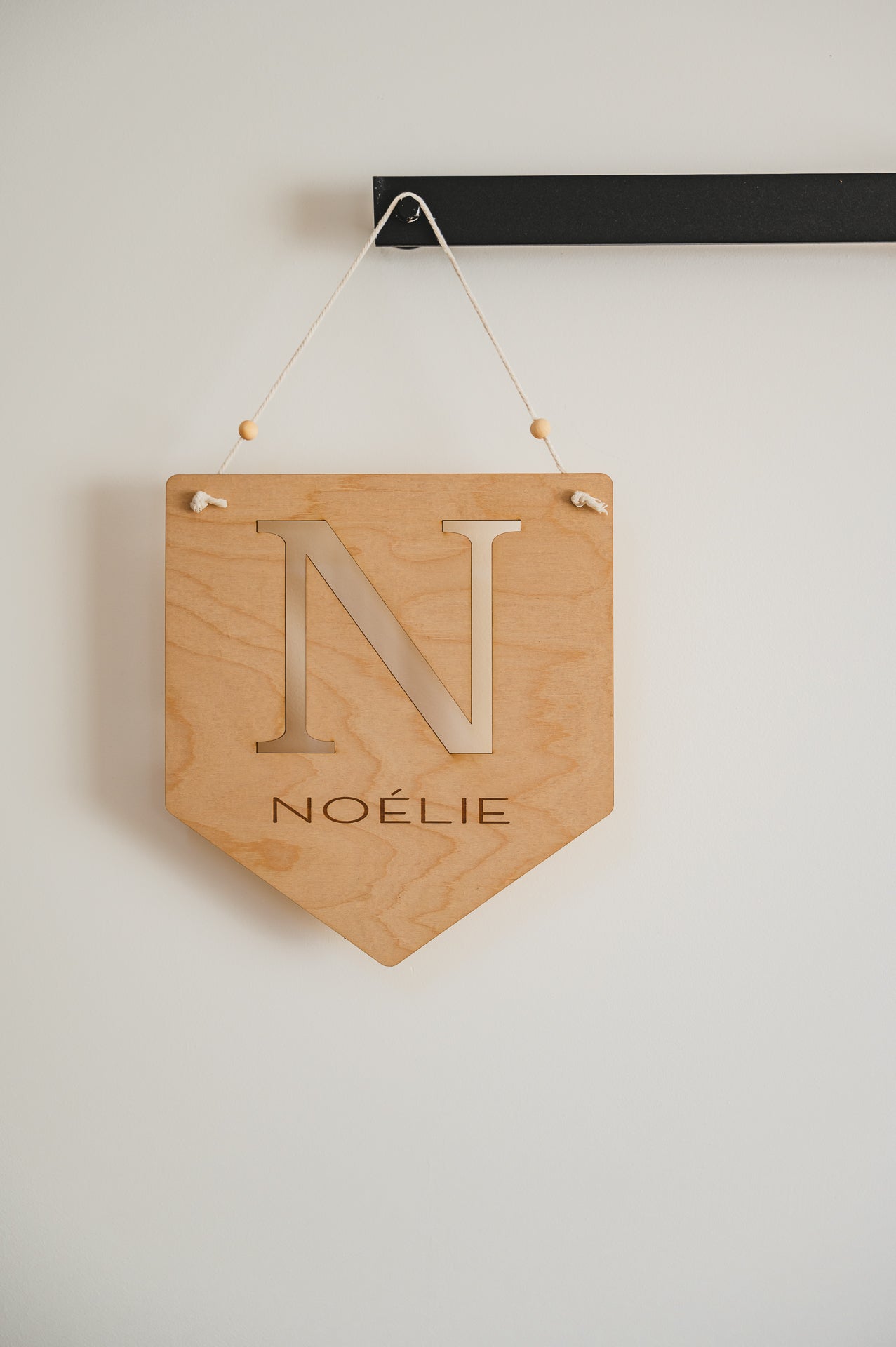 FANION EN BOIS PERSONNALISÉ - Lettre initiale