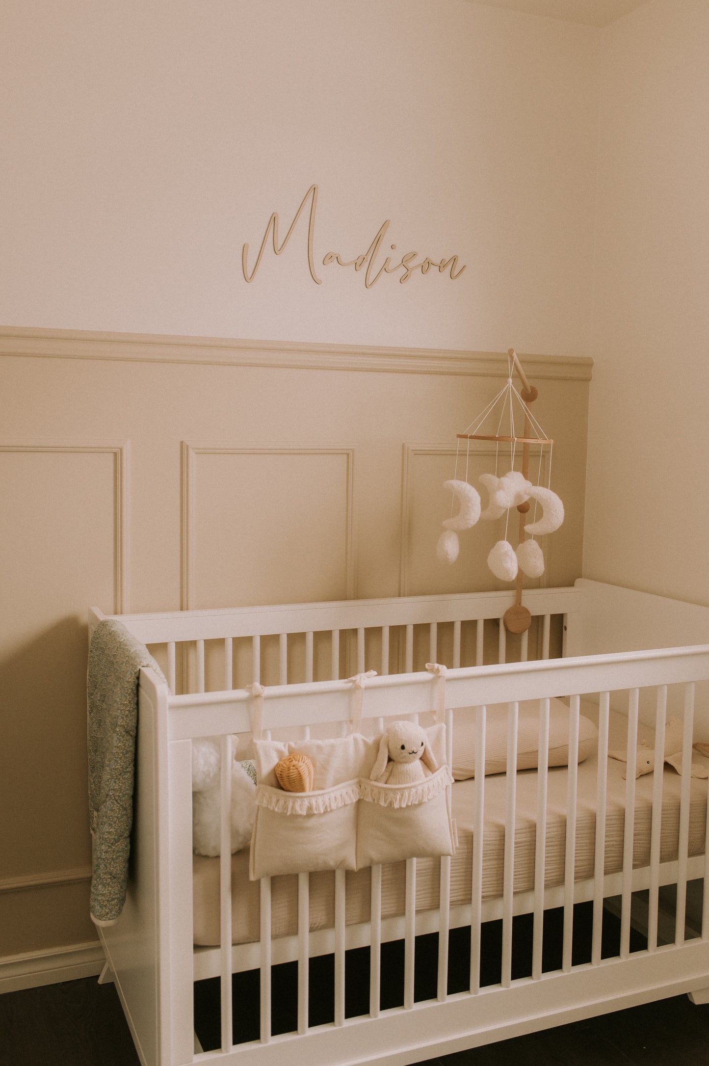 NOM EN BOIS PERSONNALISÉ - Lettres attachées (ÉPAIS - 1/4 po)