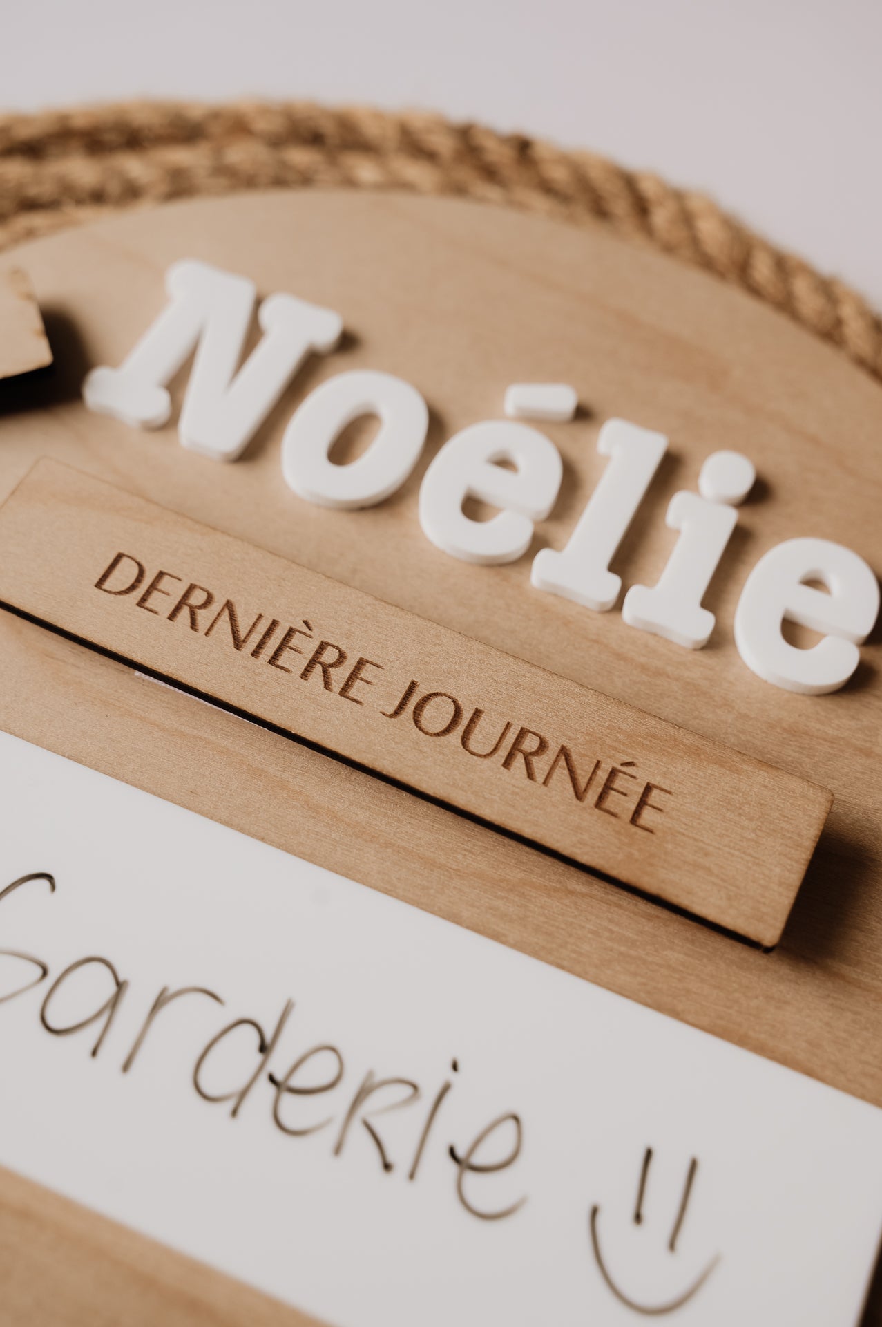 Panneau de rentrée personnalisé avec le prénom Noélie et carte "Garderie" inscrite à la main