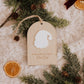 Dodos avant Noël : décompte en bois avec Père Noël blanc sans chiffre, corde de jute et branches de sapin.