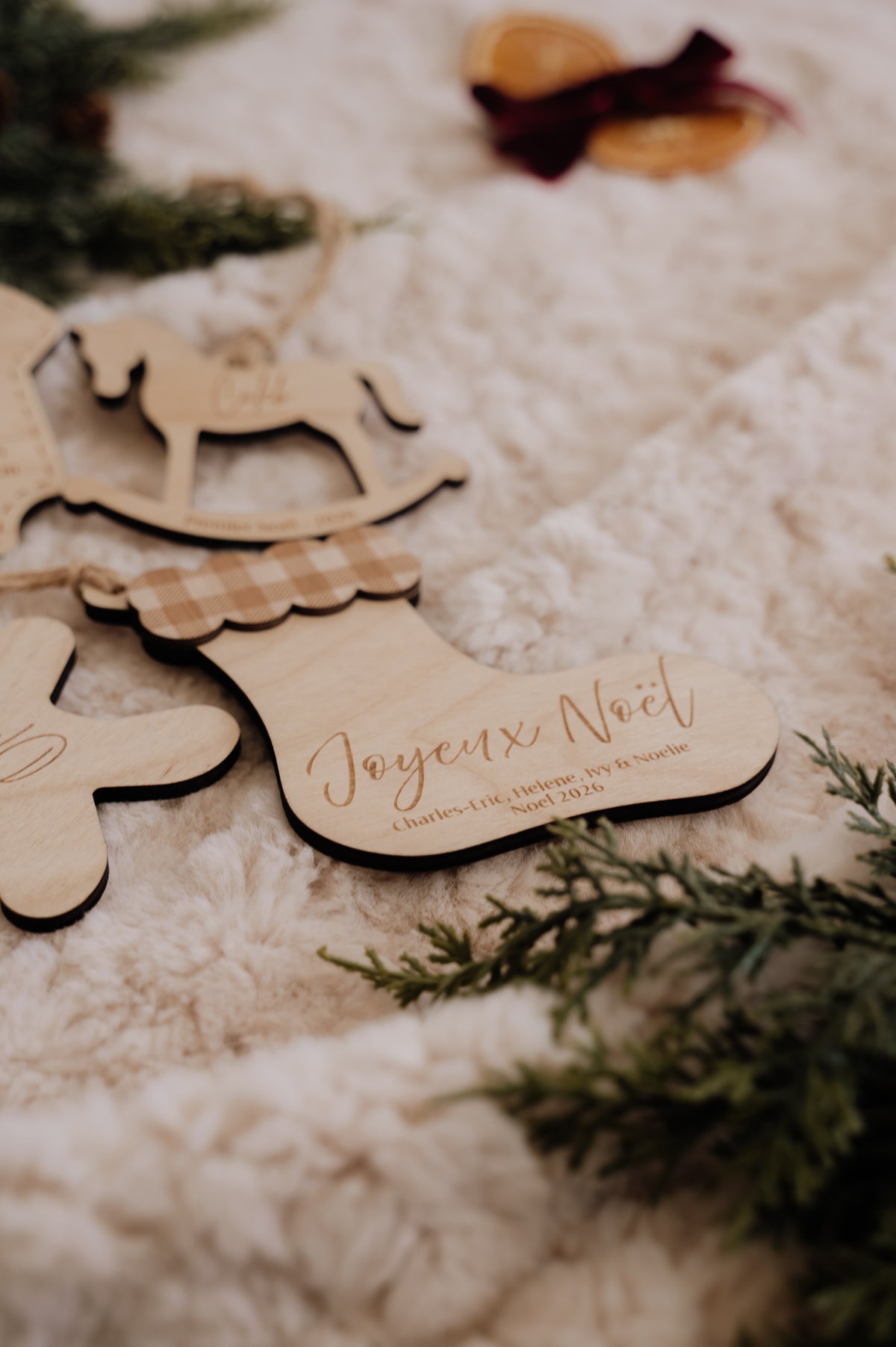 Ornement personnalisé - Formes : bas de Noël gravé « Joyeux Noël », avec revers à carreaux et cordon de jute.