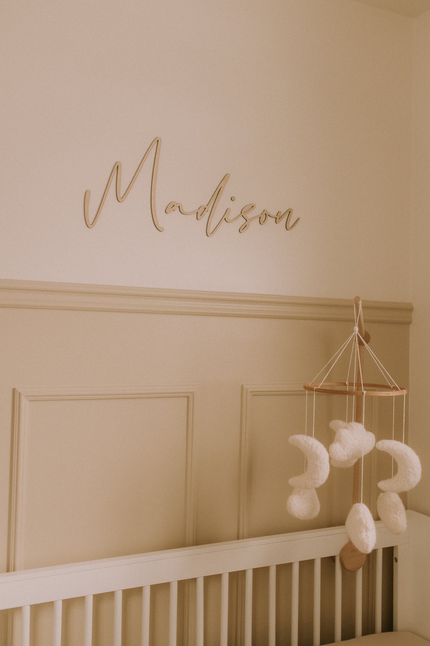 NOM EN BOIS PERSONNALISÉ - Lettres attachées